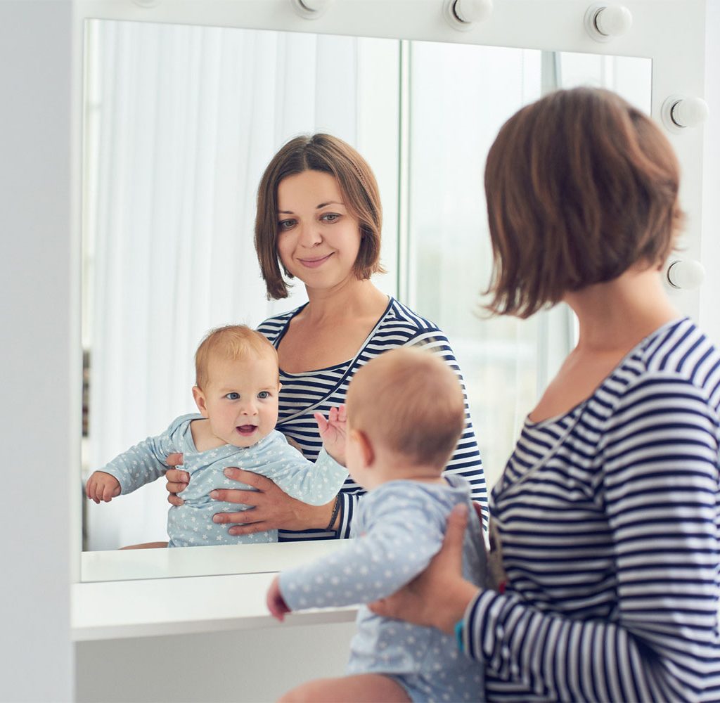 mother with baby in mirror
