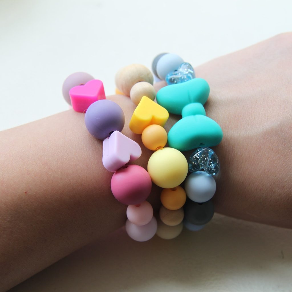 Colorful friendship bracelets as birthday party favors