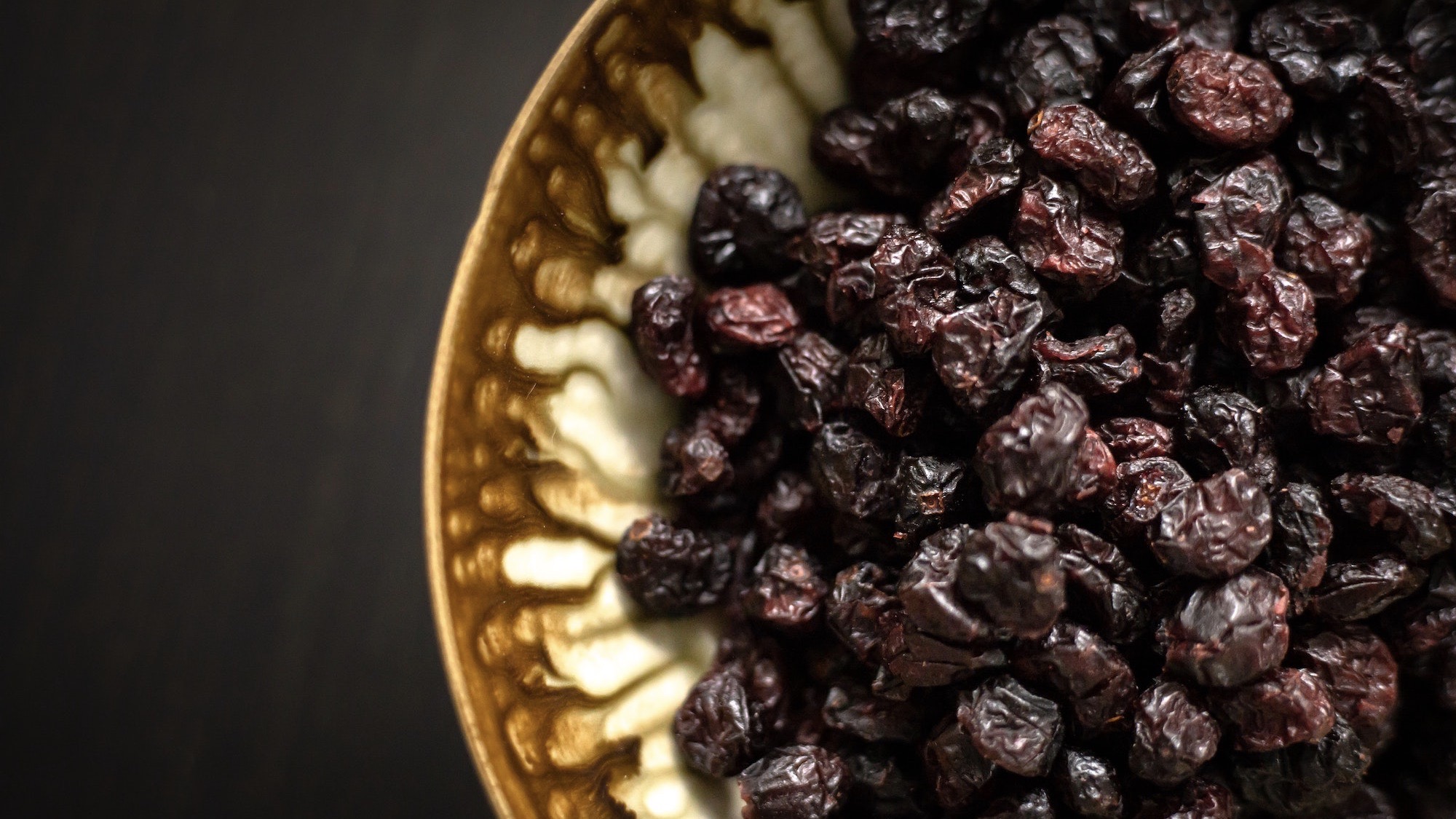 bowl of raisins