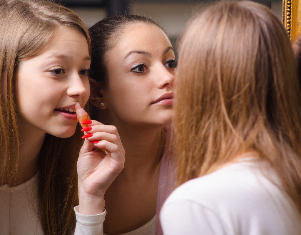 teens applying makeup