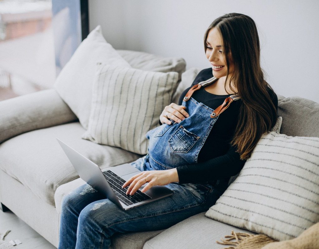 pregnant woman on computer