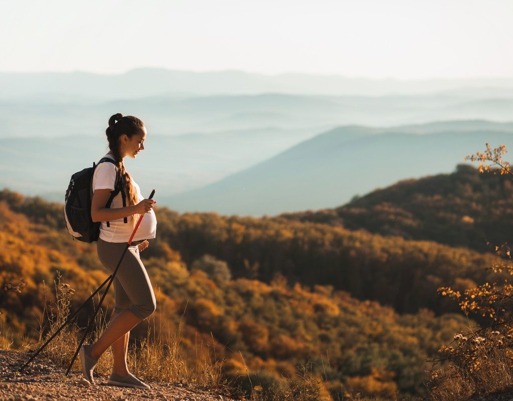 pregnant mom on hike