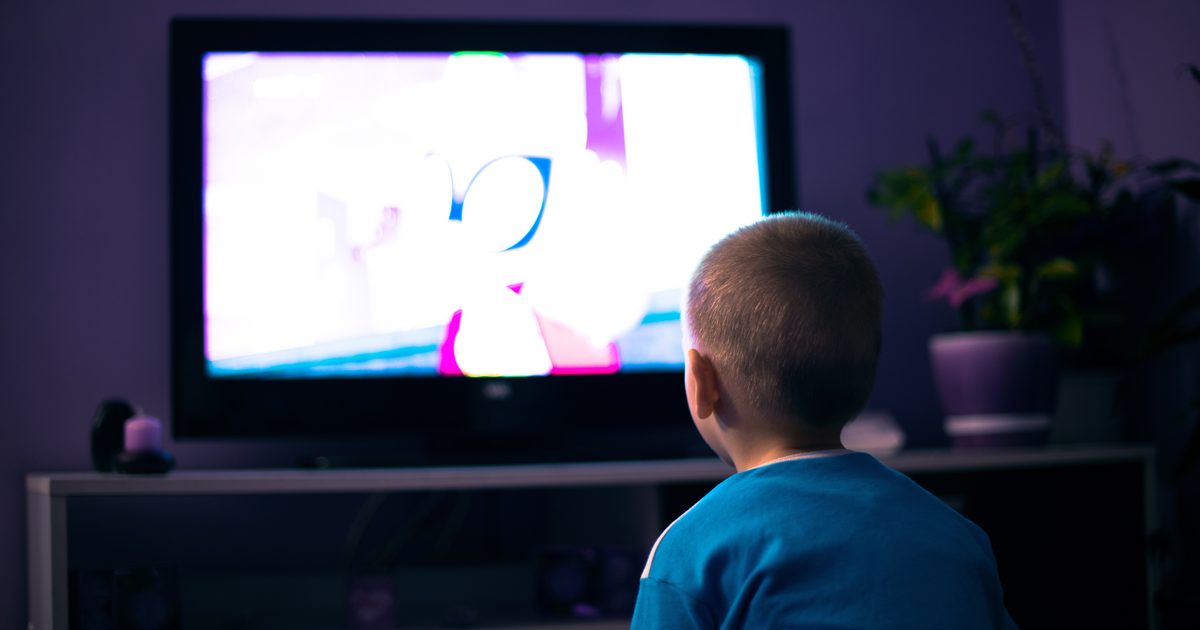 Here's How to Prevent Having a Screen-Addicted Child | NewFolks