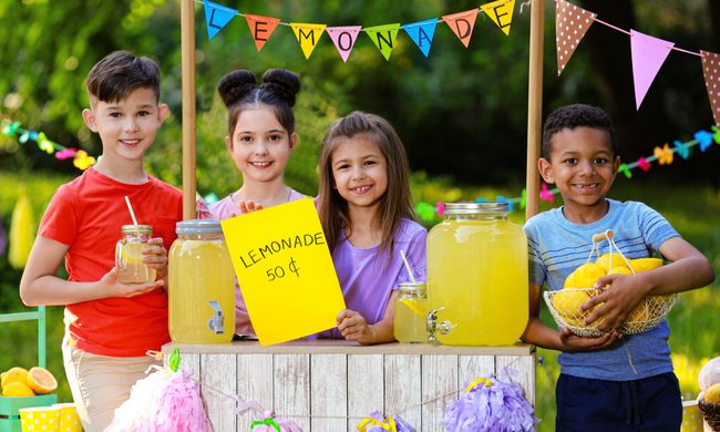 old fashioned summer activities lemonade
