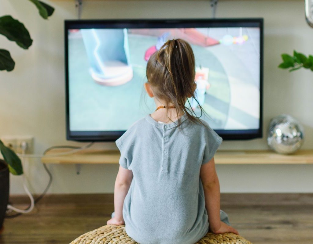 Kid-Watching-TV