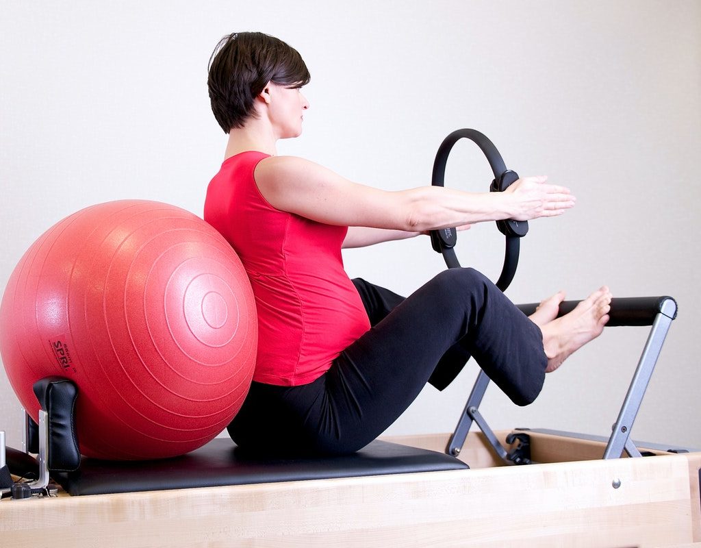 pregnant woman strengthening back