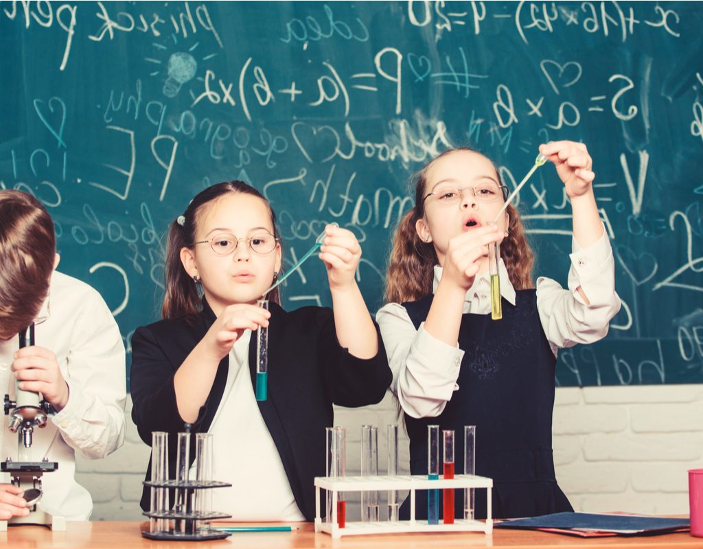 A group of grade schoolers doing a science class.