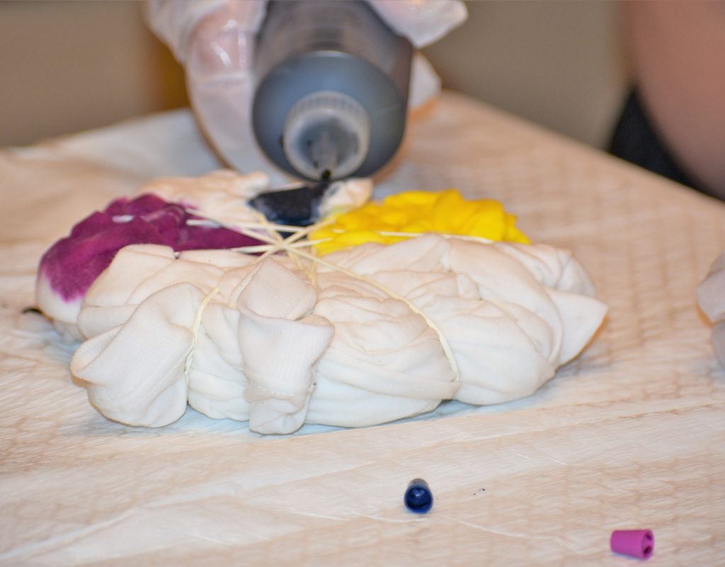 Tie-dying on top of pads makes for less mess