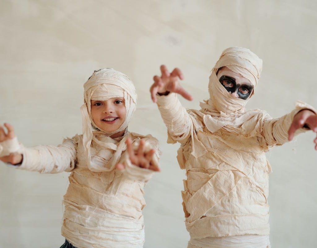 children dressed as mummies