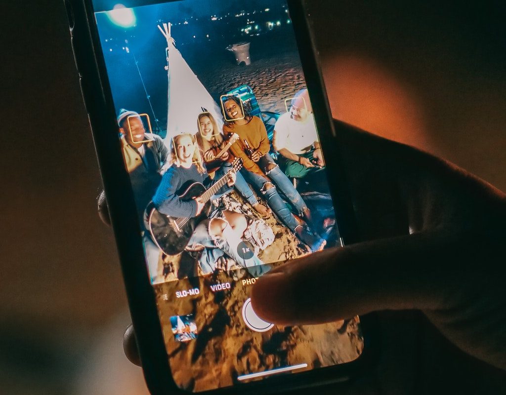 using night mode on iPhone 13 camera