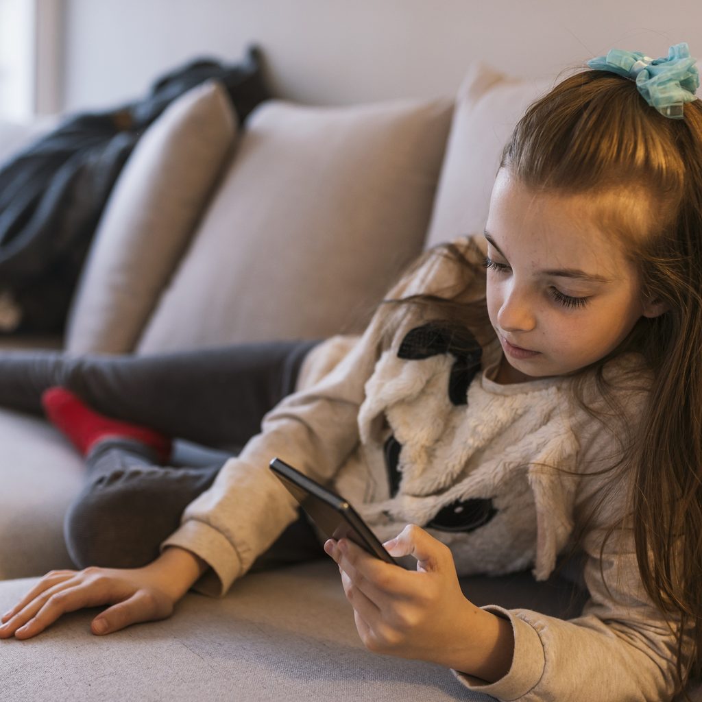 tween-girl-texts-phone