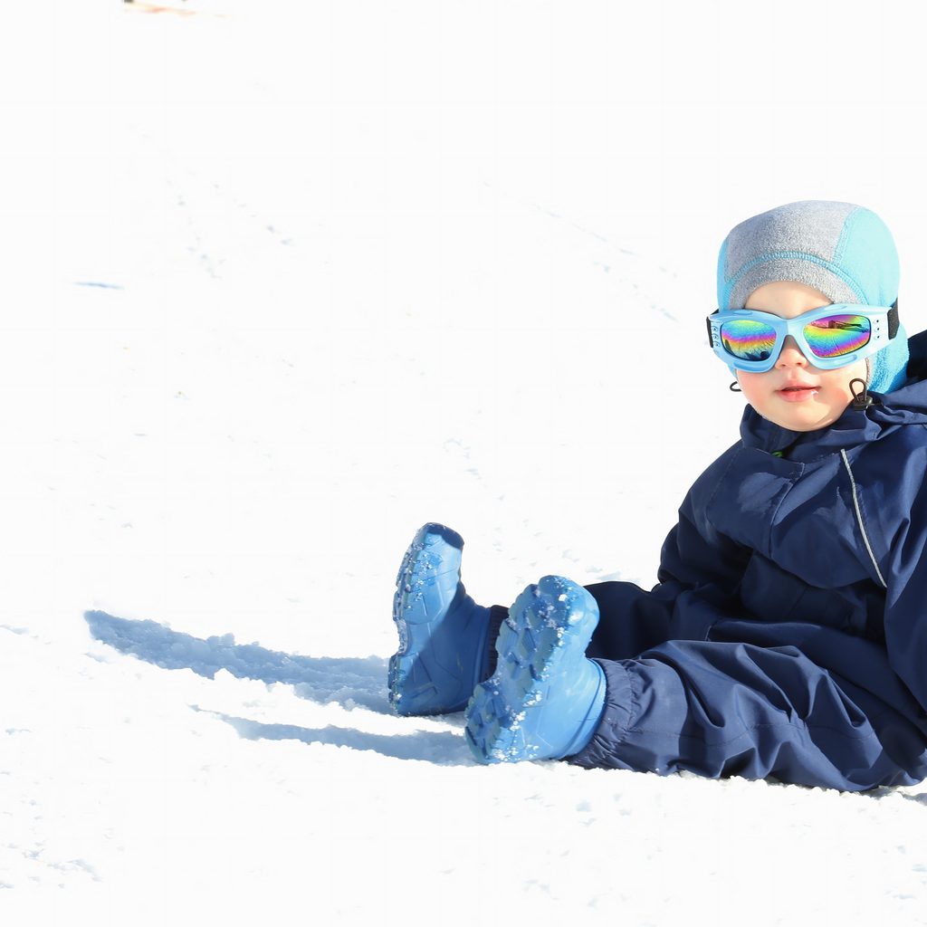 Toddle in winter suit, boots, and ski goggles