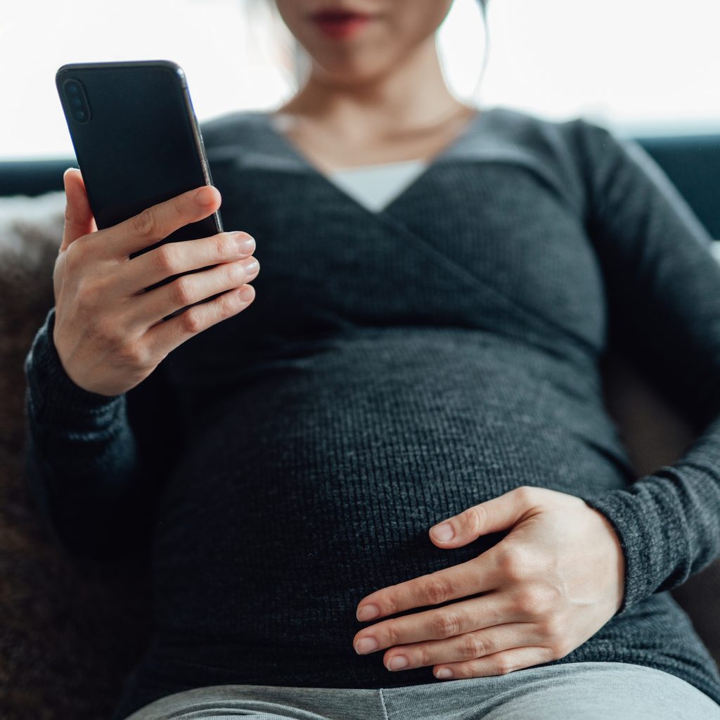 Pregnant woman using contraction timer app