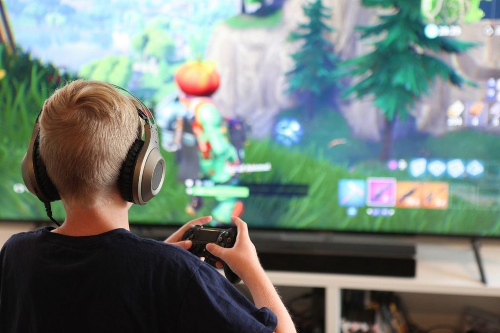 blond child playing fortnite