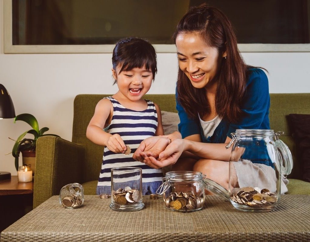 mom and daughter counting coins