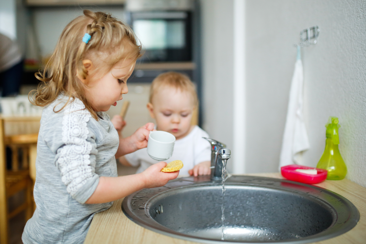 children washing dishes