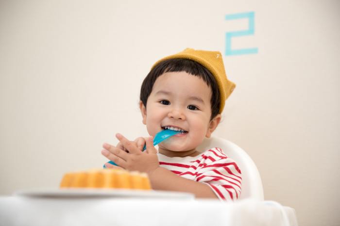 toddler gift guide eating cake