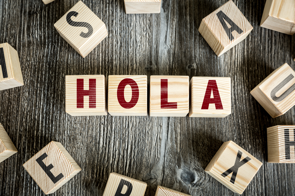 letter blocks spelling the Spanish word hola.