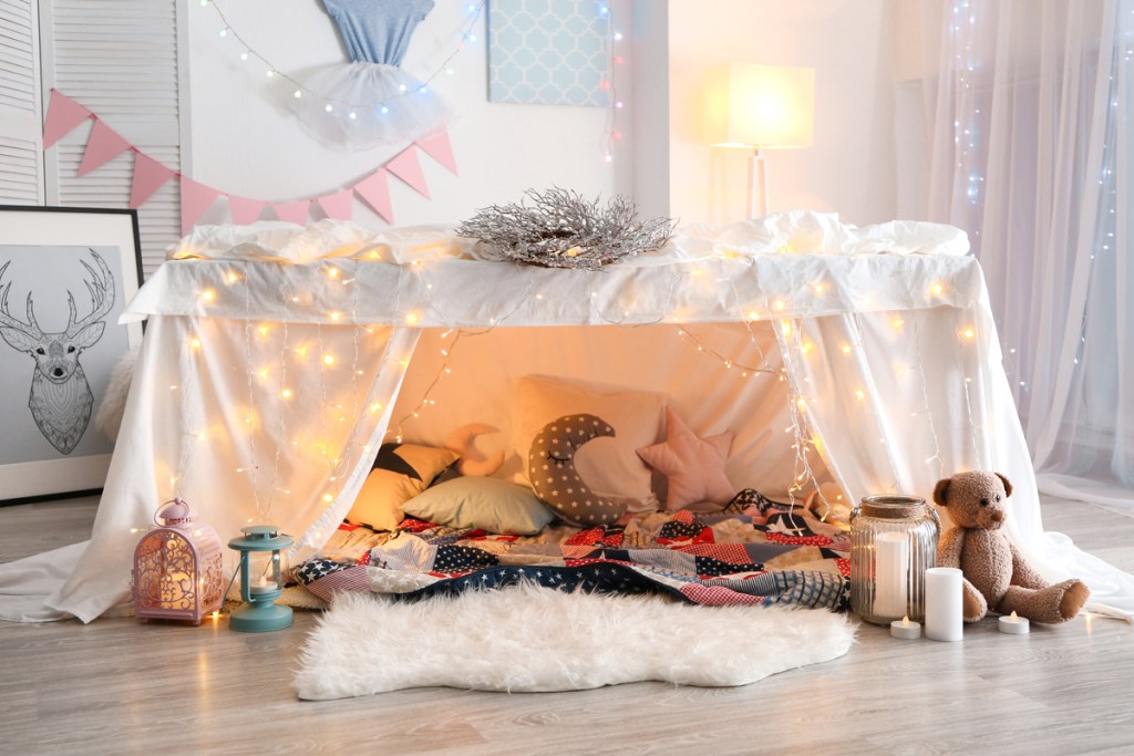 Indoor kids' blanket fort