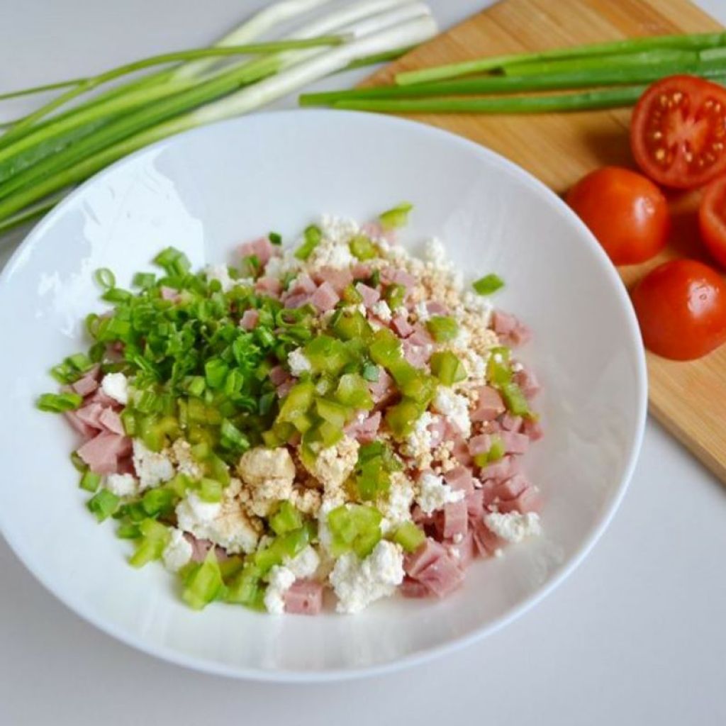 bowl of vegetables and cottage cheese