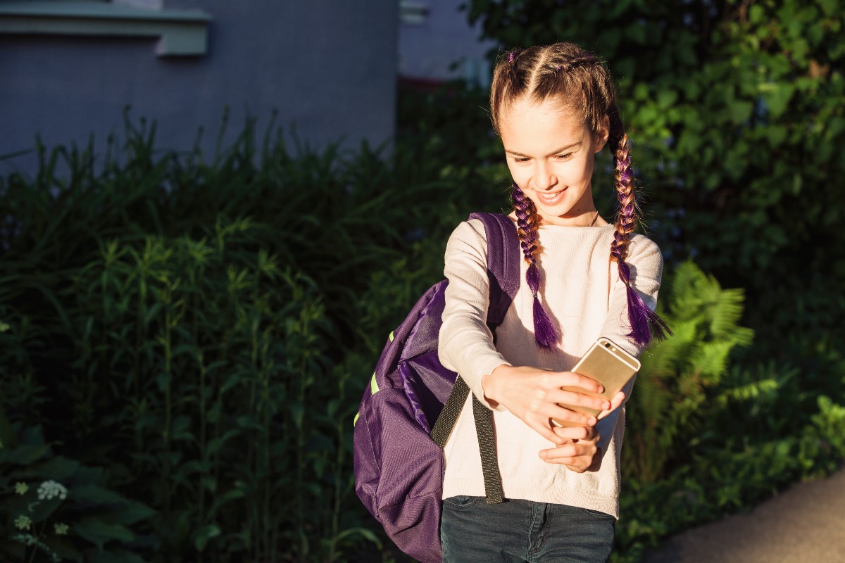 tween taking selfie