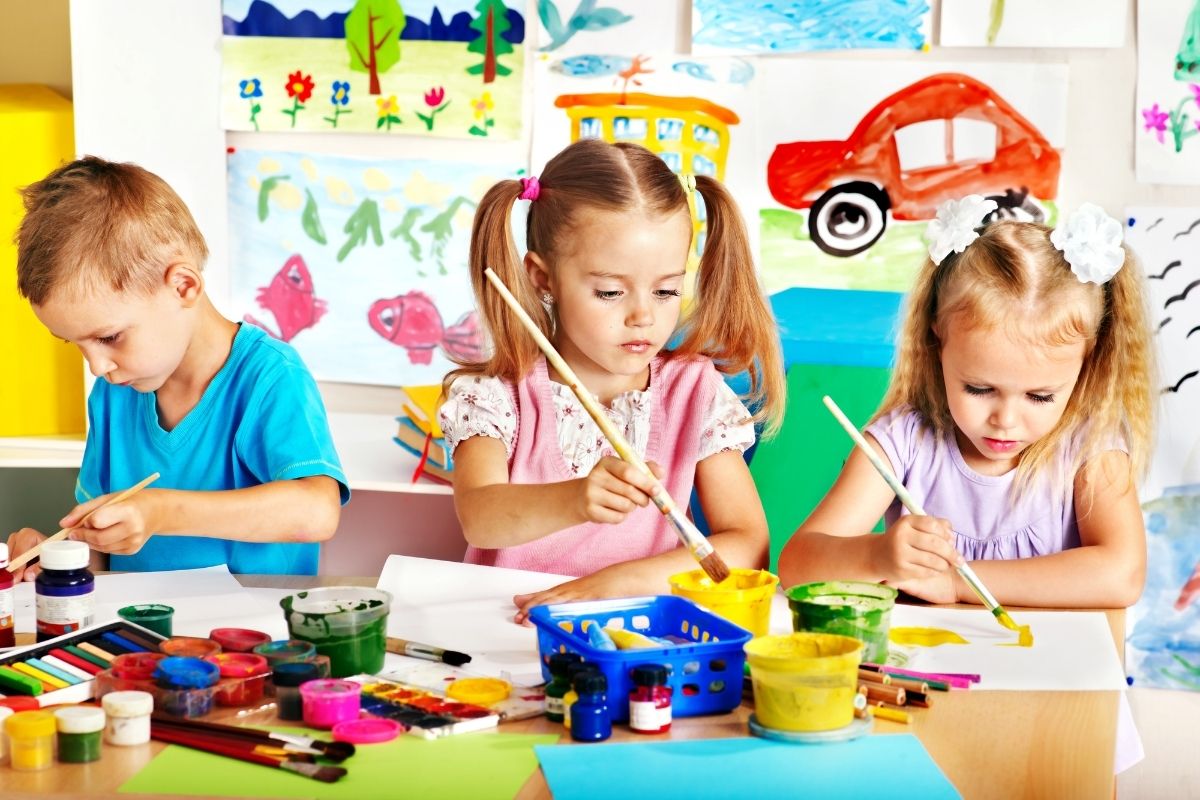 What to Know About Parallel Play for Kids