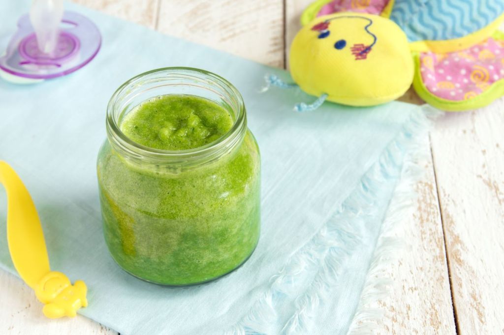 Spinach baby food in a jar.