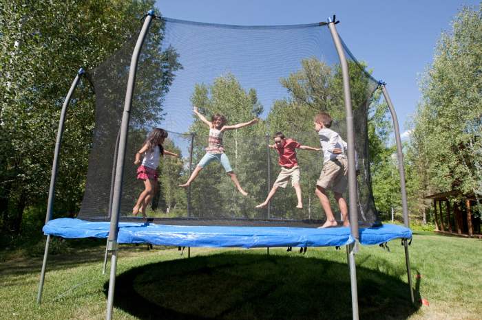 best cheap trampoline deals featured resized