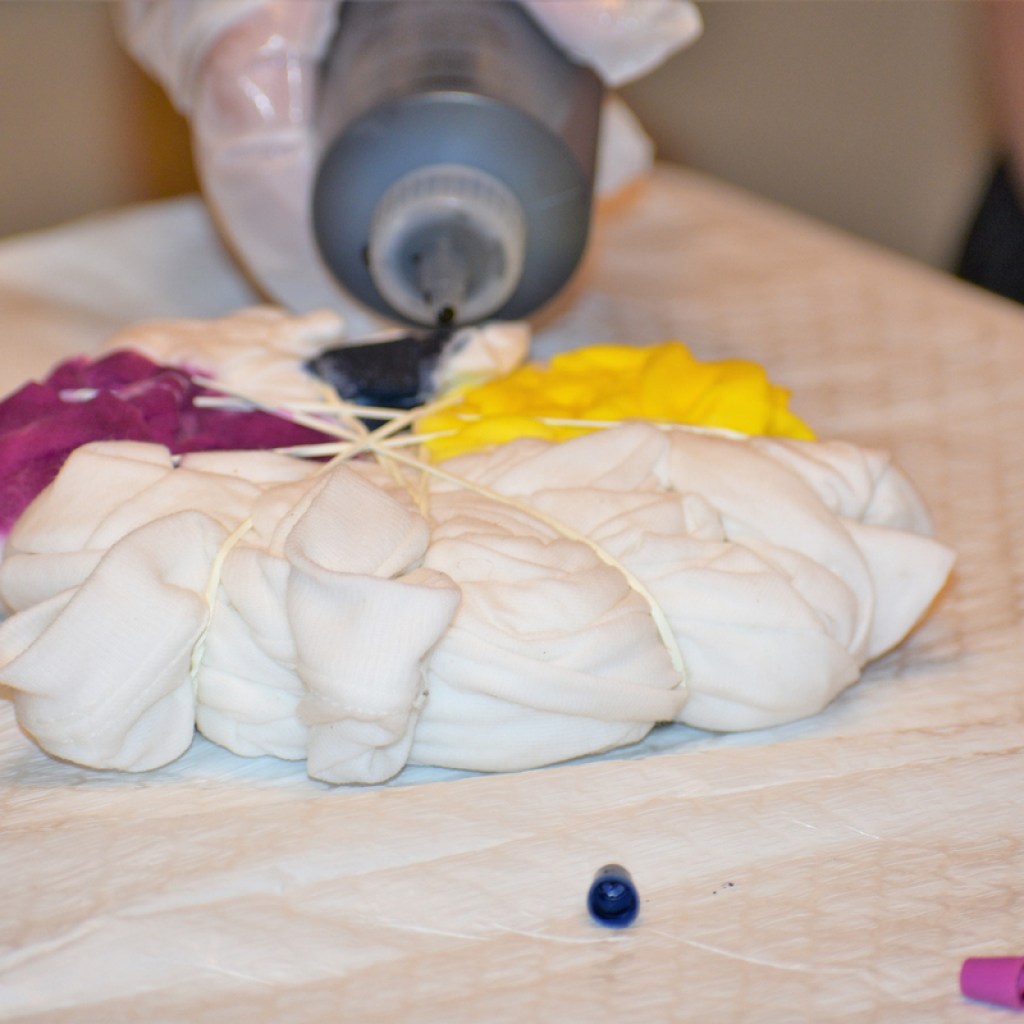 Tie-dying on top of pads makes for less mess