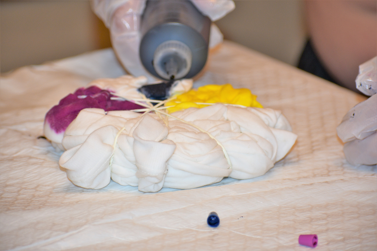 Tie-dying on top of pads makes for less mess