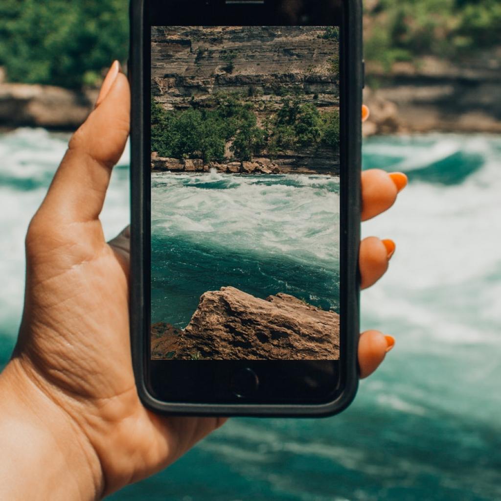 taking a landscape photo with iphone 13 camera