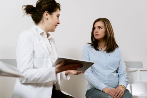Doctor talking to a pregnant patient