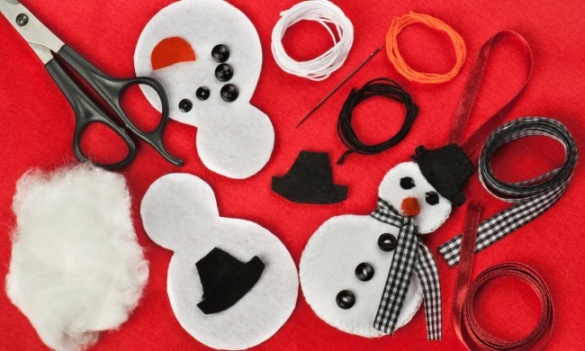 Adorable felt snowman craft