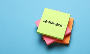 Post-it note with responsibility written on it