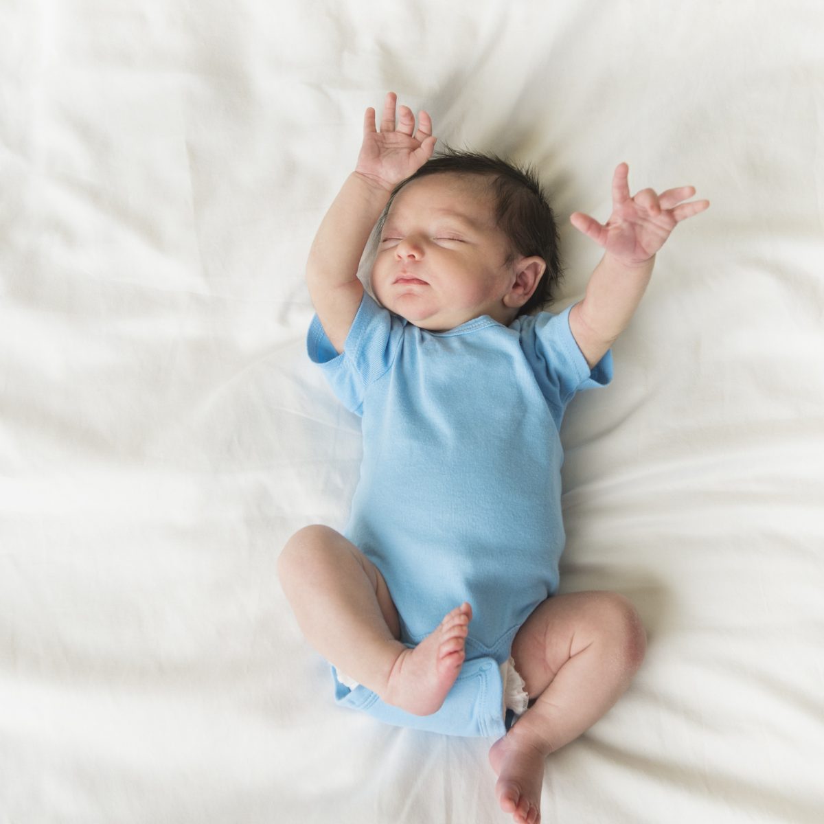 9 week old sales baby kicking legs