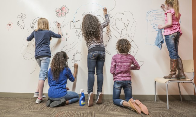 Kids drawing a mural