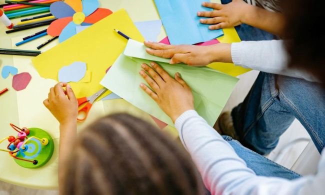 kids having fun with spring crafts