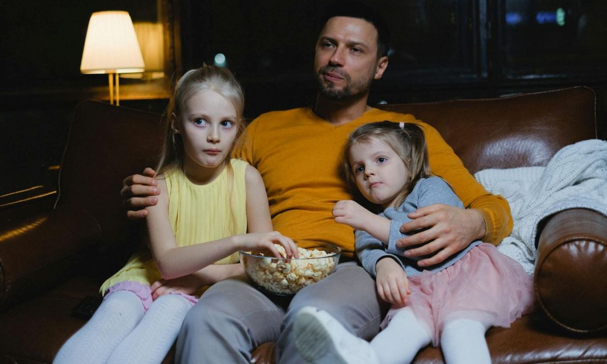 best low stimulation movies for toddlers family watching movie cd3f11